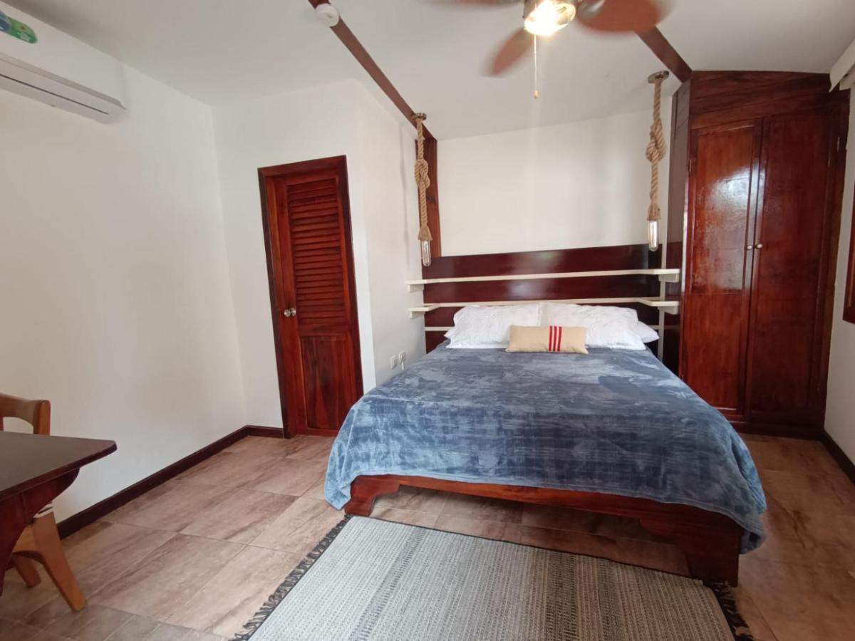 The Wooden House Hotel Пуерто-Вільяміль Екстер'єр фото