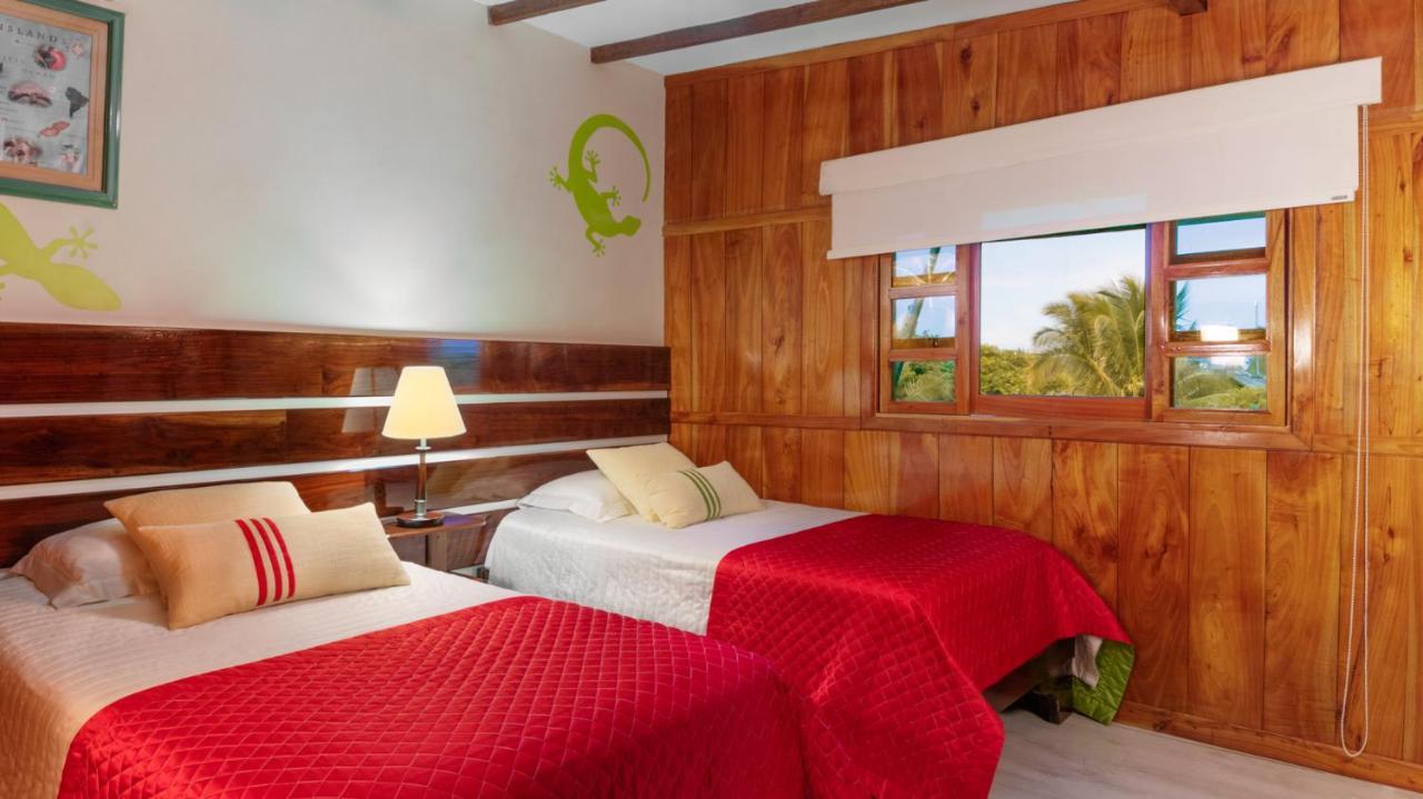 The Wooden House Hotel Пуерто-Вільяміль Екстер'єр фото