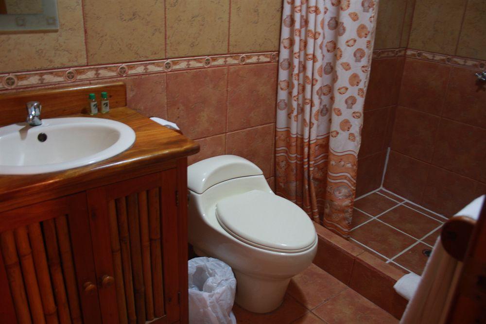 The Wooden House Hotel Пуерто-Вільяміль Екстер'єр фото