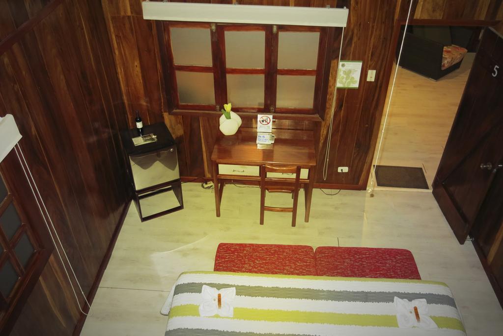 The Wooden House Hotel Пуерто-Вільяміль Екстер'єр фото