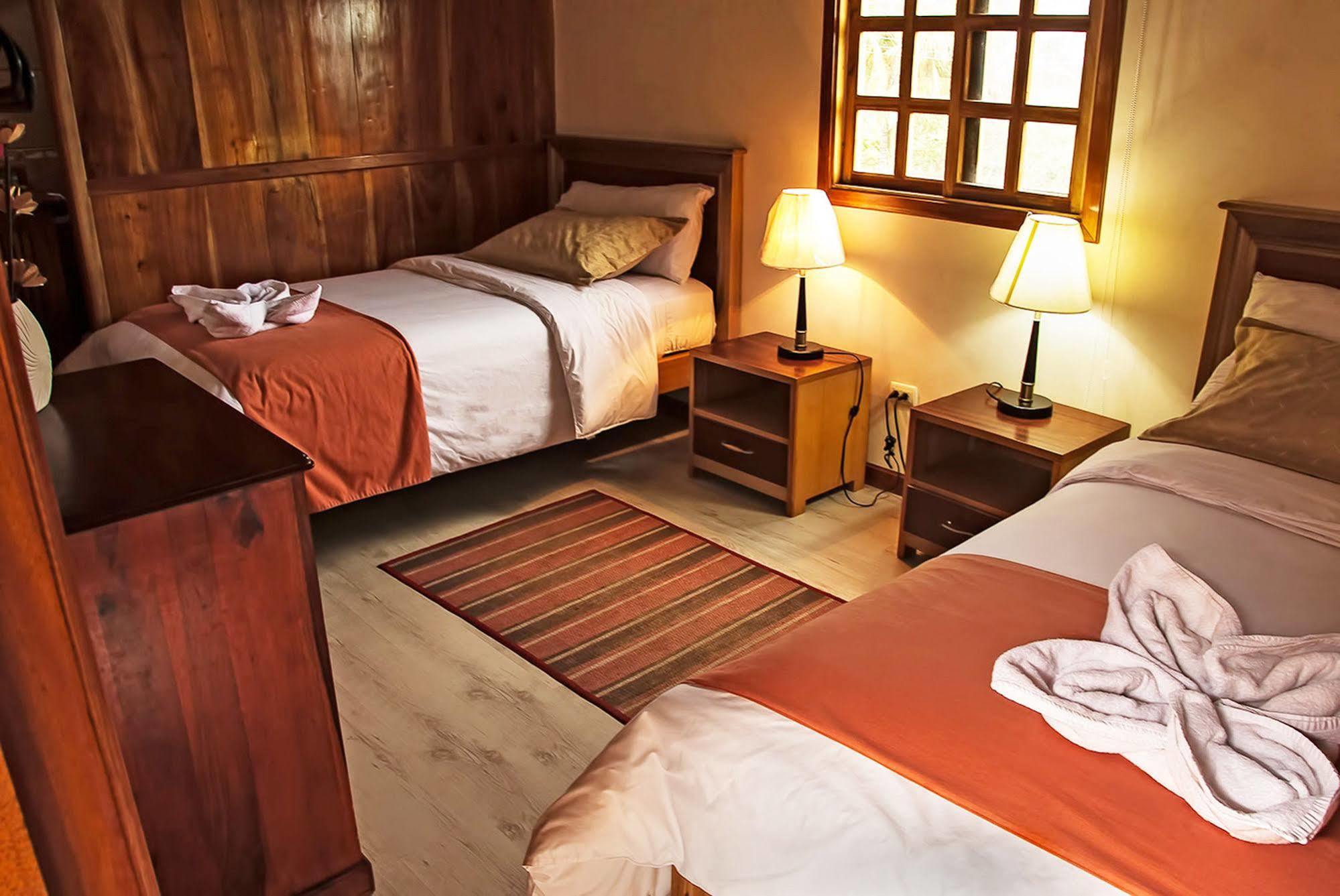 The Wooden House Hotel Пуерто-Вільяміль Екстер'єр фото