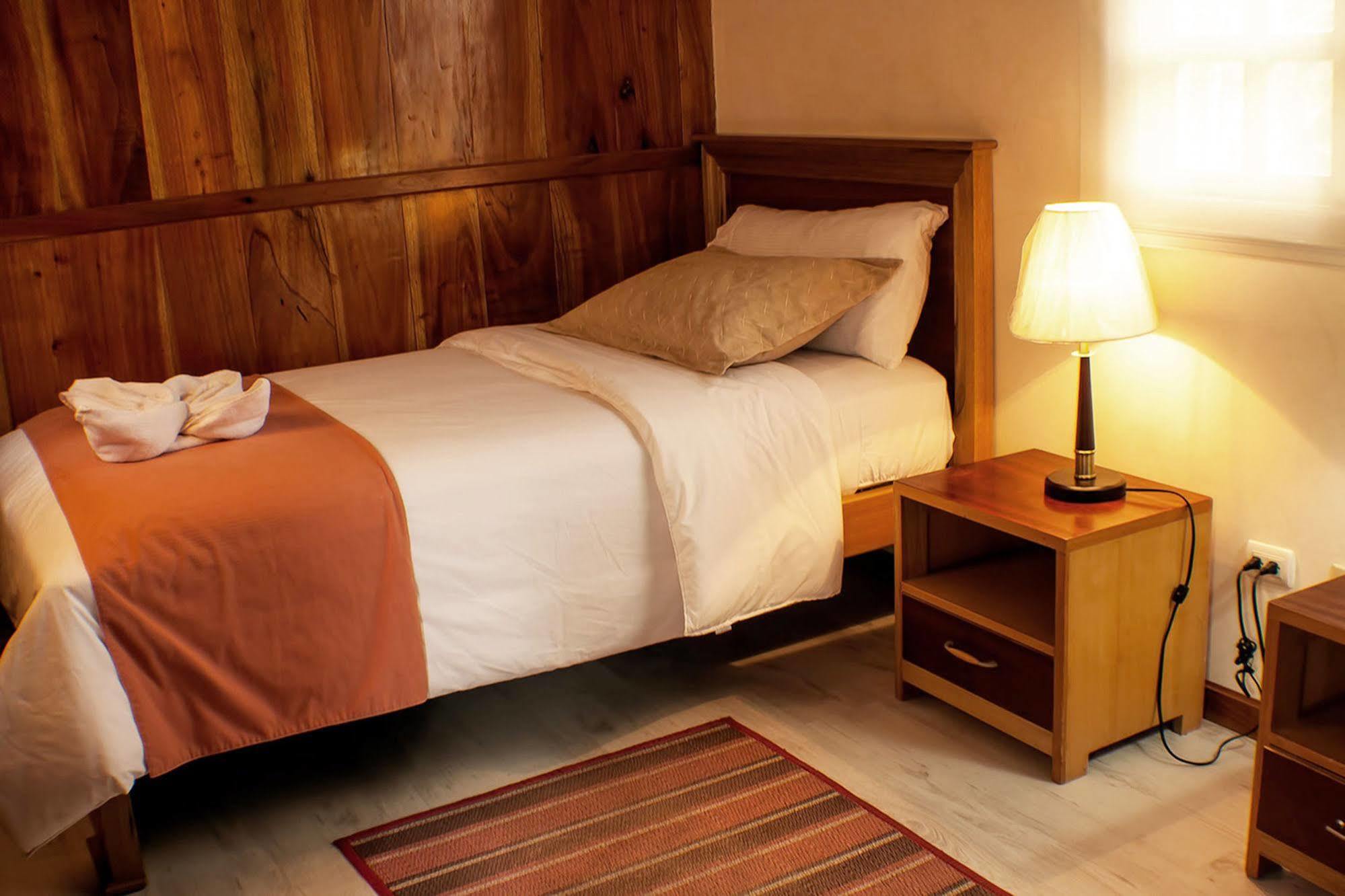 The Wooden House Hotel Пуерто-Вільяміль Екстер'єр фото