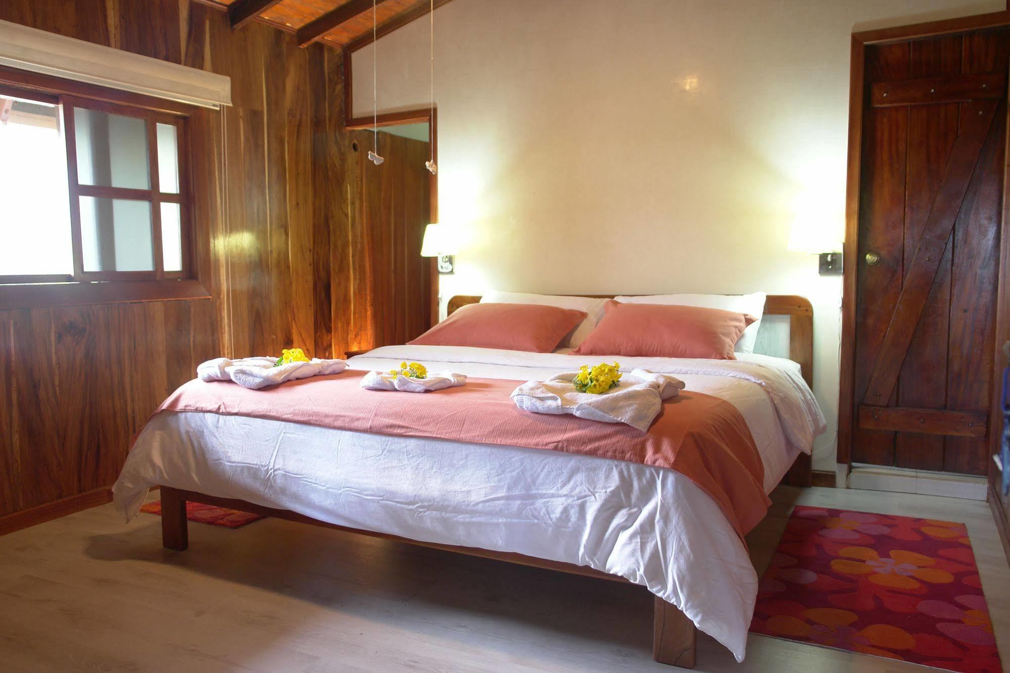 The Wooden House Hotel Пуерто-Вільяміль Екстер'єр фото
