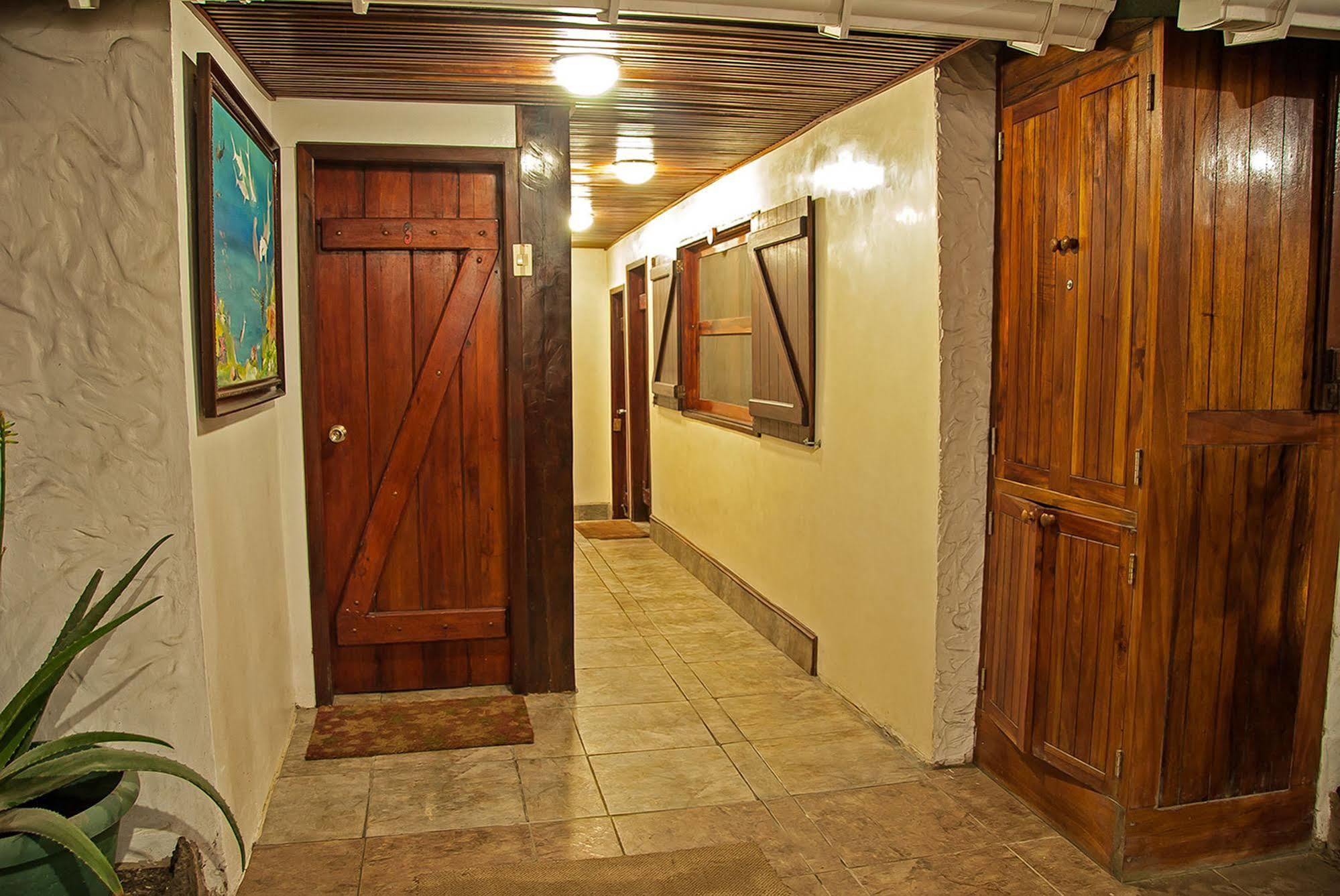 The Wooden House Hotel Пуерто-Вільяміль Екстер'єр фото