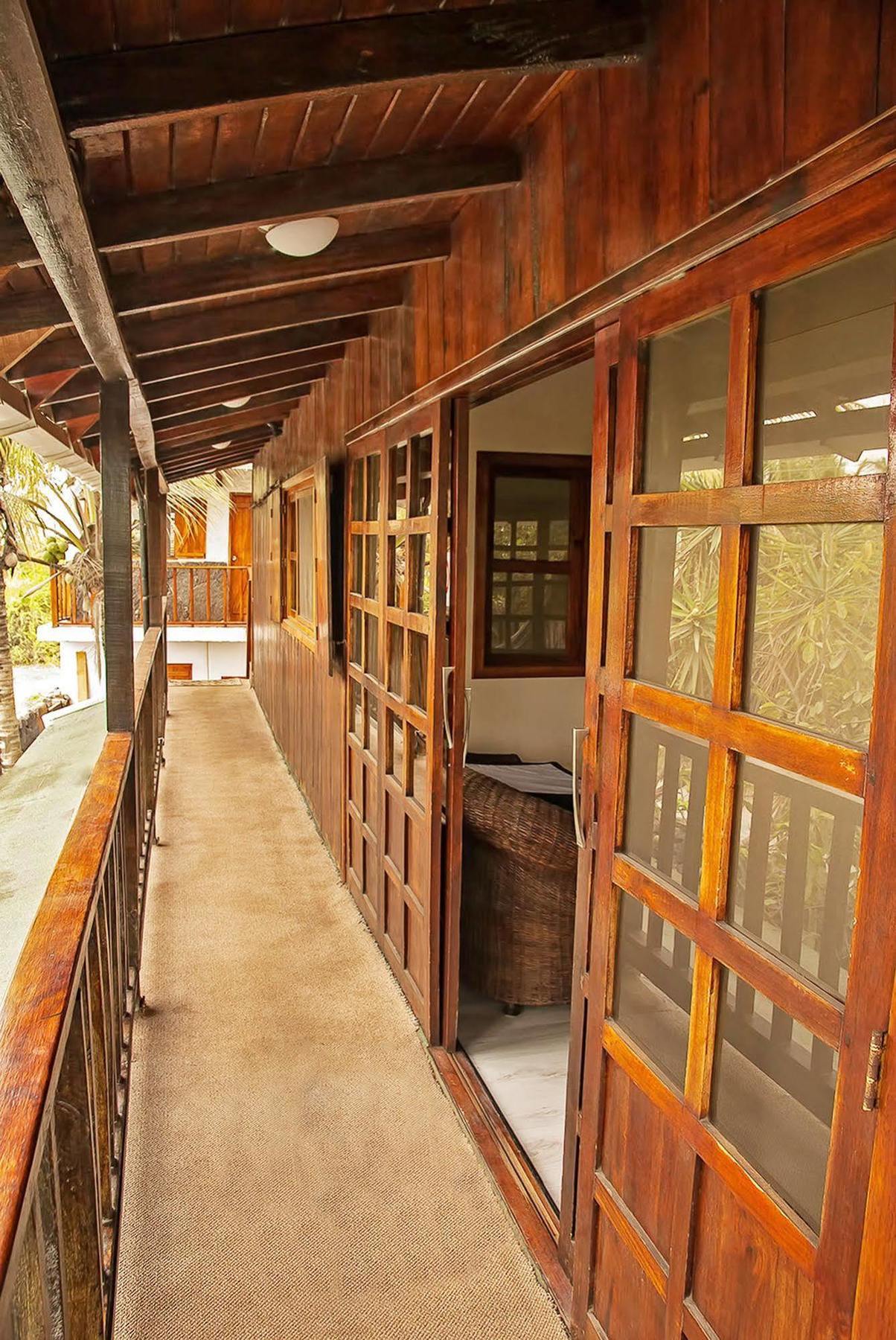 The Wooden House Hotel Пуерто-Вільяміль Екстер'єр фото